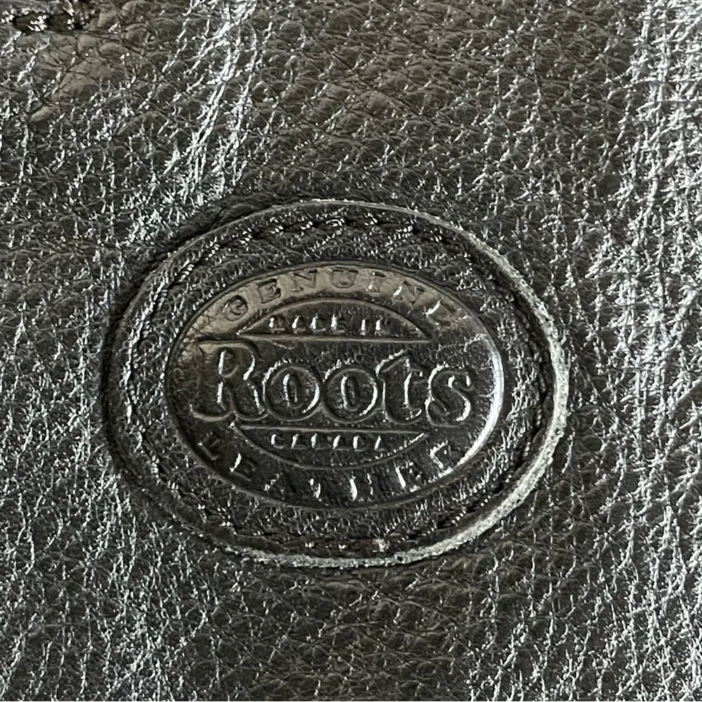 ROOT Genuine Black Leather Crossbody Messenger Bag